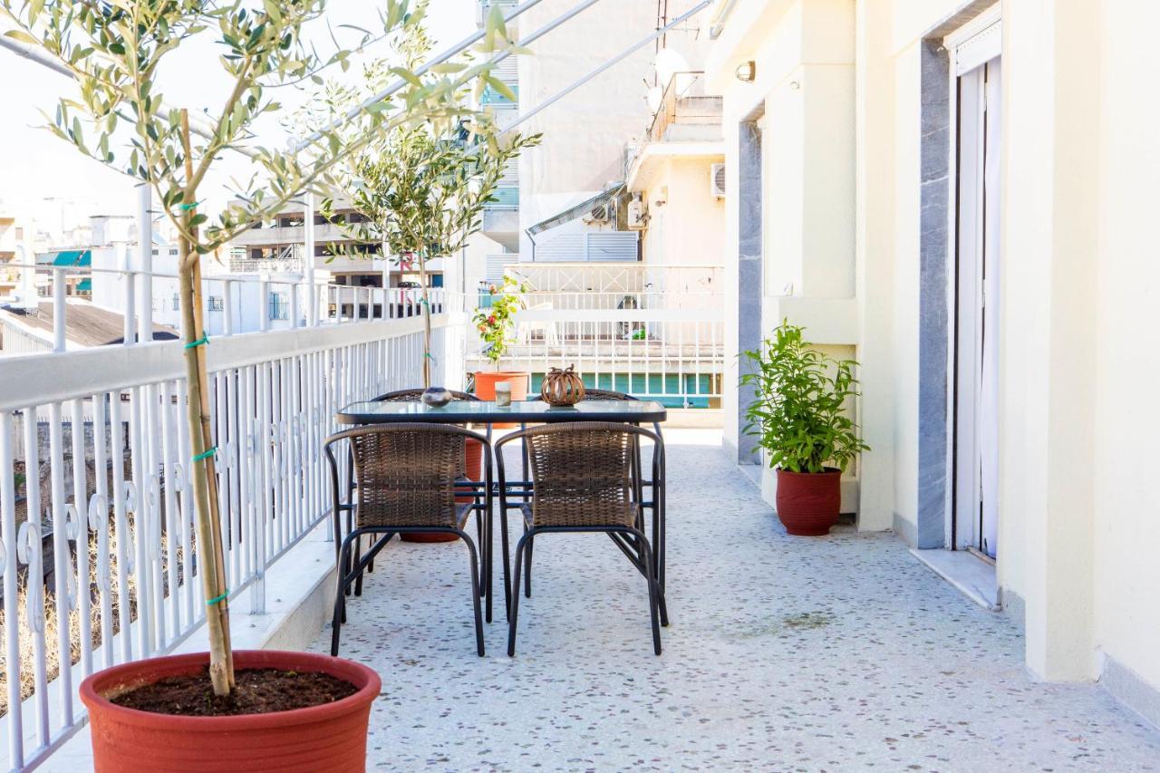 Loucas Apartment Atene Esterno foto