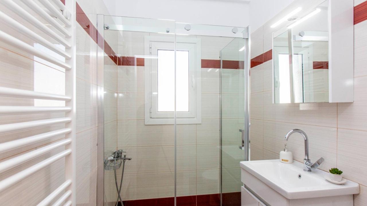 Loucas Apartment Atene Esterno foto