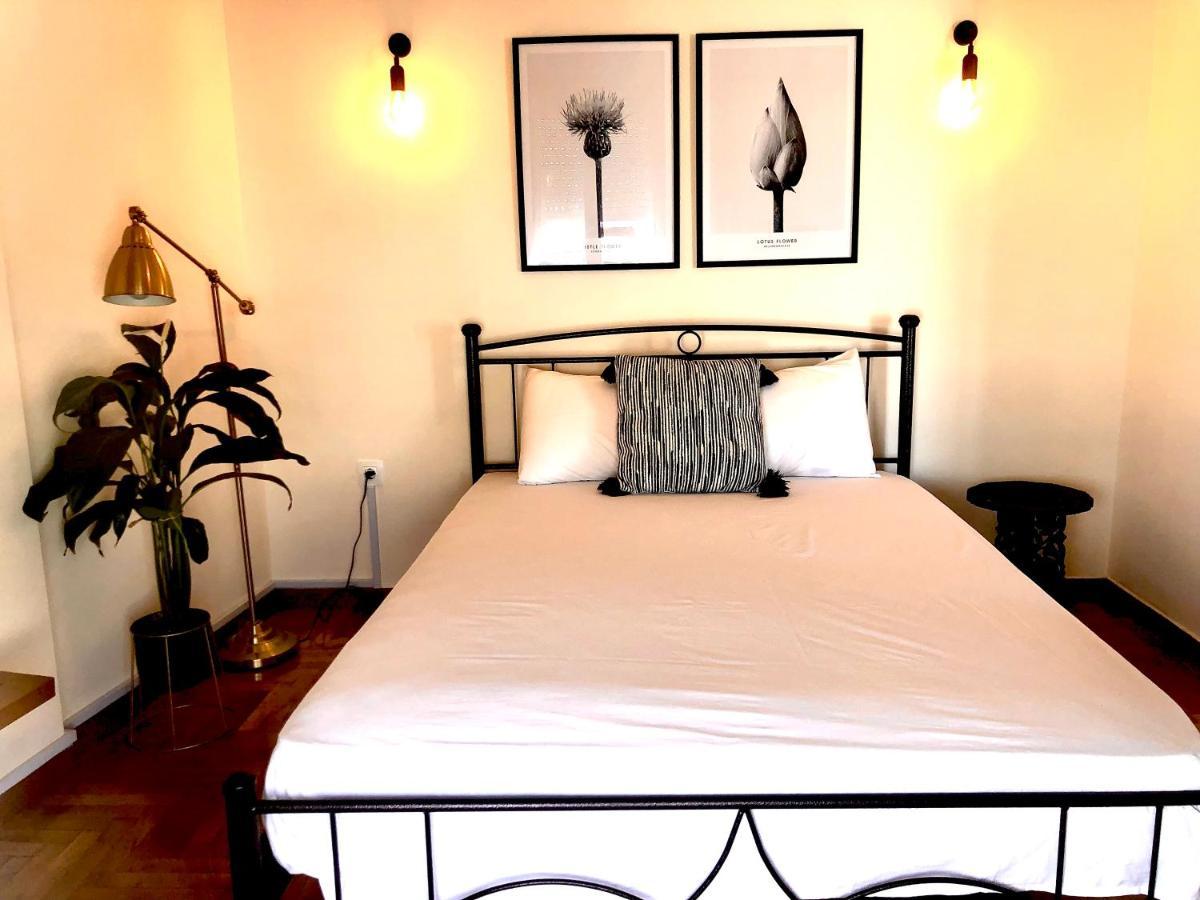 Loucas Apartment Atene Esterno foto